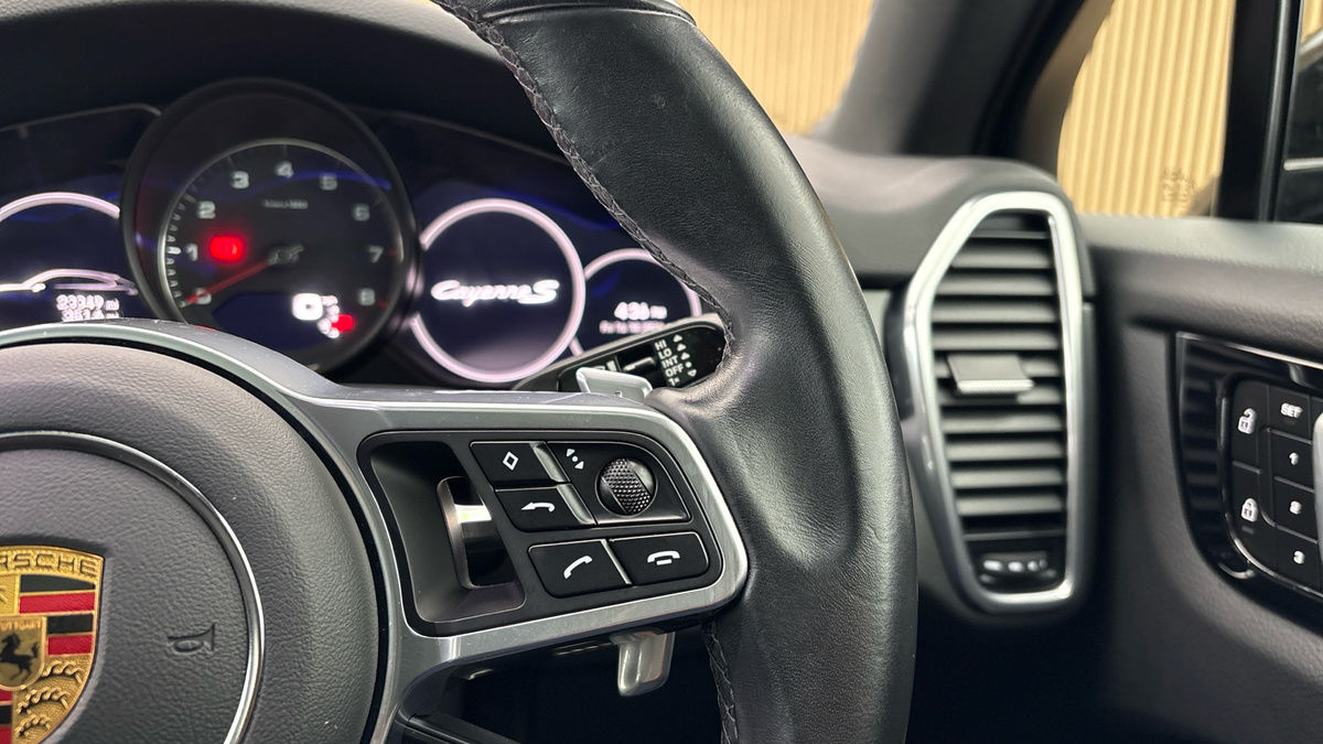 Porsche Cayenne Image 14