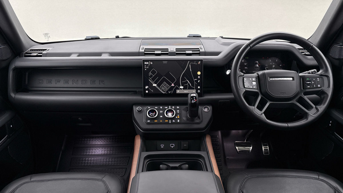 Land Rover Defender 110 Image 12