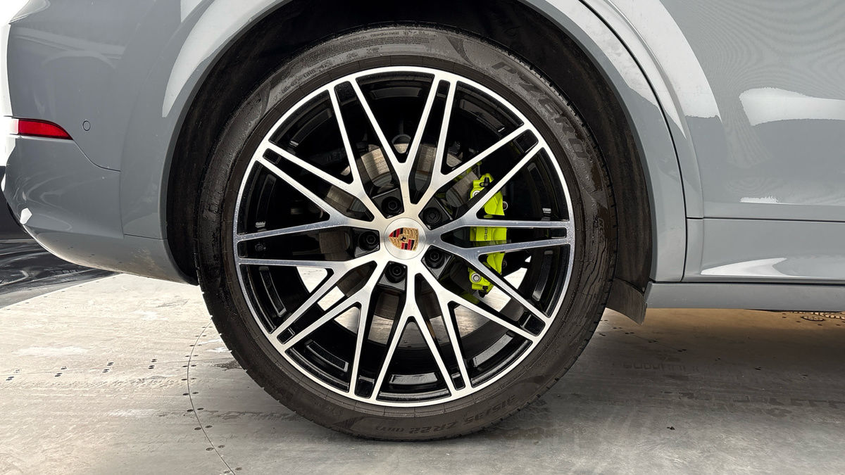 Porsche Cayenne Image 10