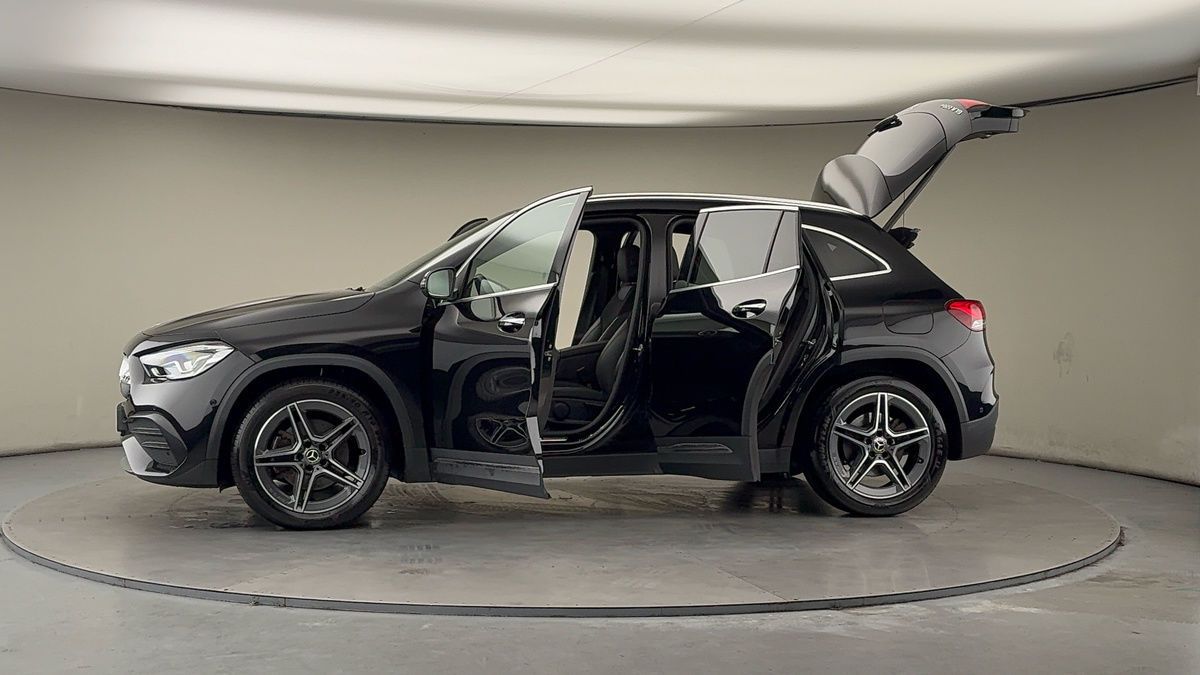 More views of Mercedes-Benz GLA