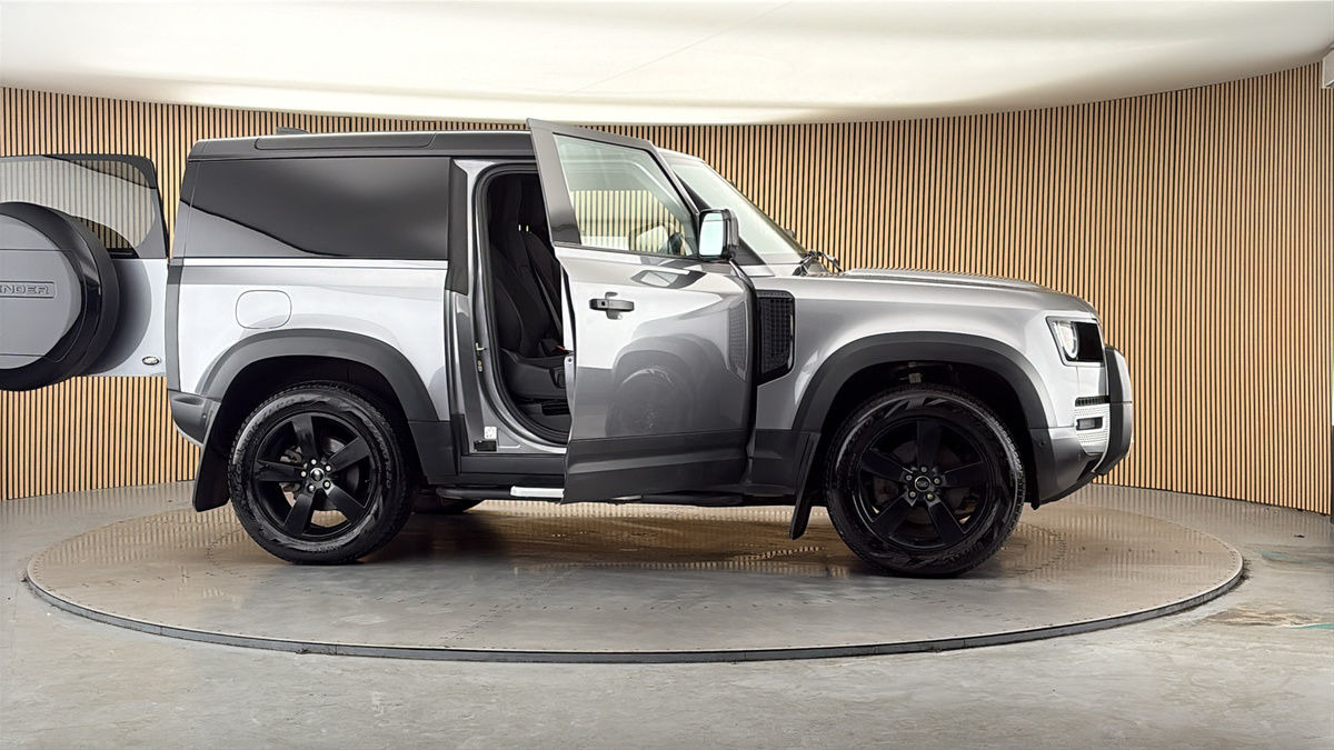 More views of Land Rover Defender 90