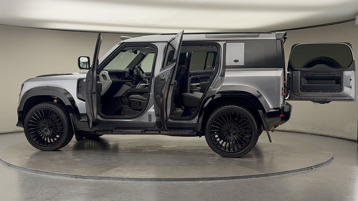 More views of Land Rover Defender 110