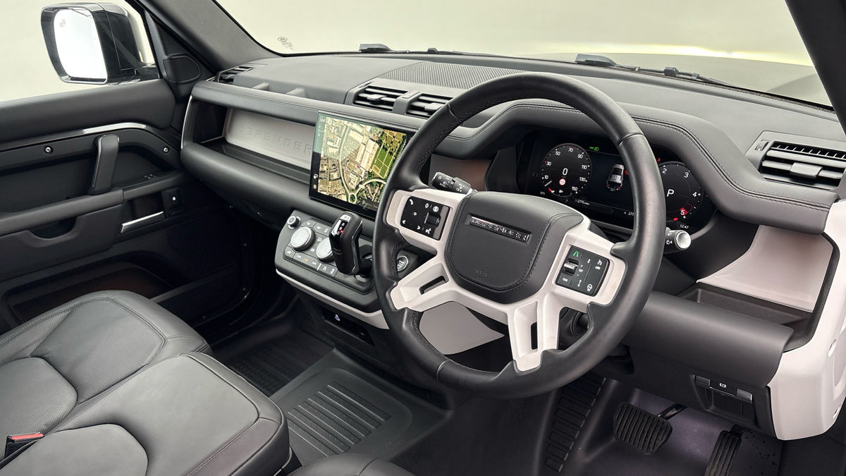 Land Rover Defender 110 Image 5