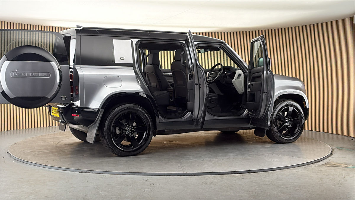 More views of Land Rover Defender 110