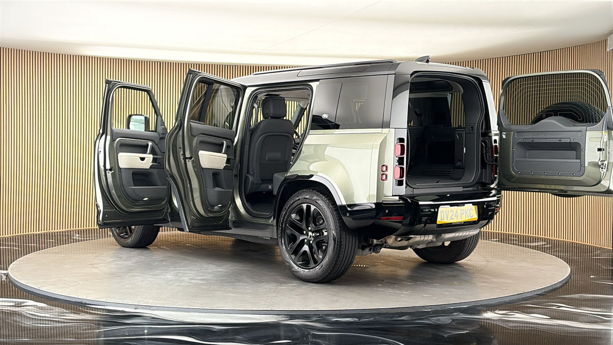 More views of Land Rover Defender 110
