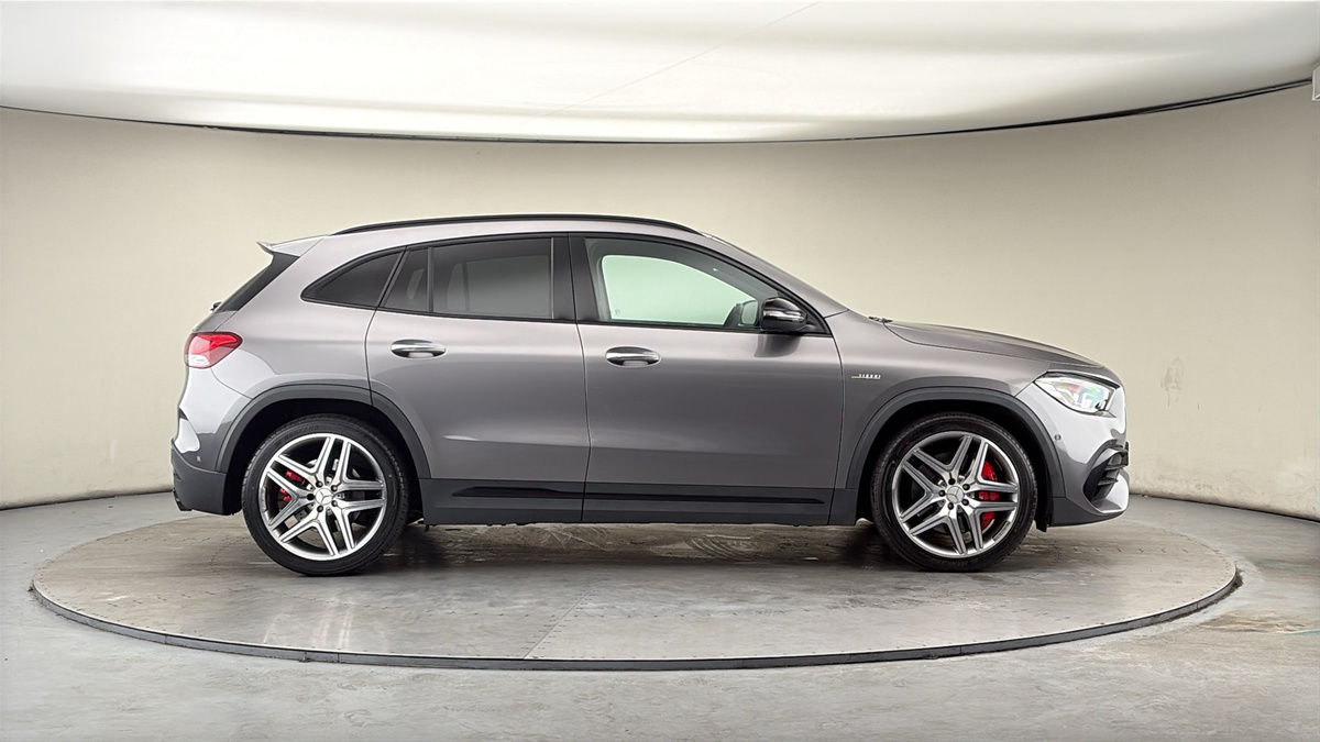 Mercedes-Benz GLA Image 16