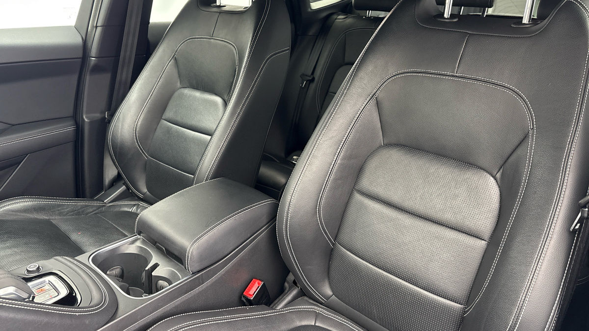 Jaguar E-PACE Image 7