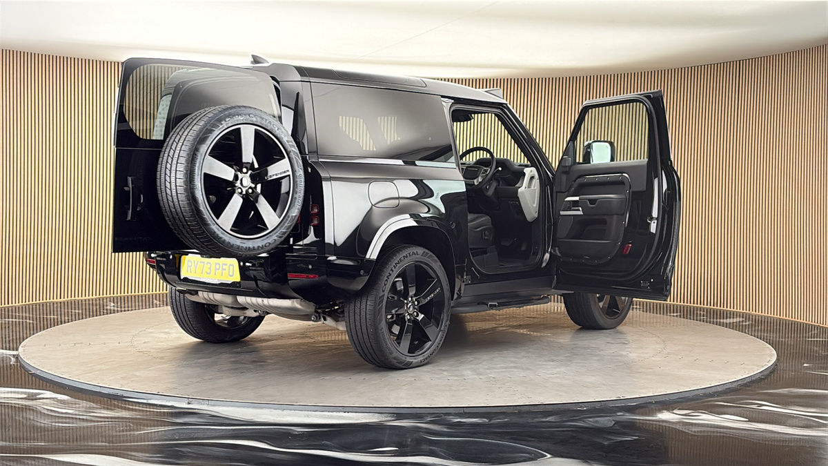 More views of Land Rover Defender 90