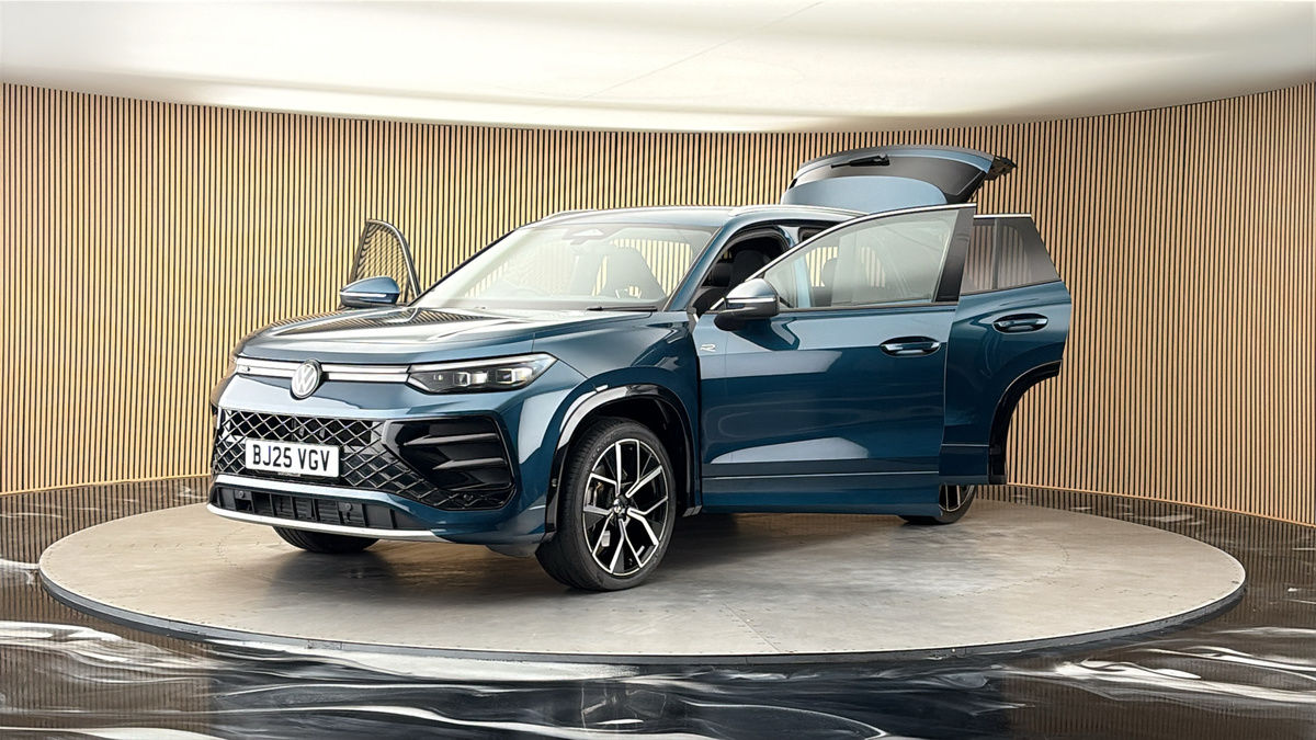 More views of Volkswagen Tayron