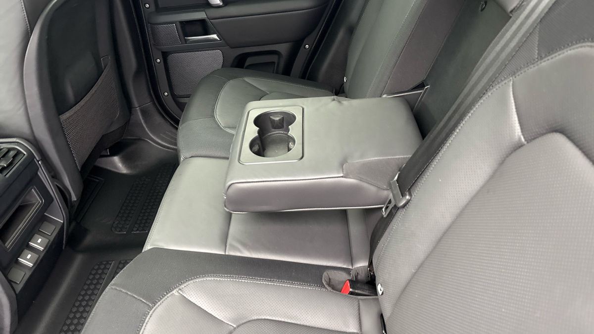 Land Rover Defender 110 Image 9