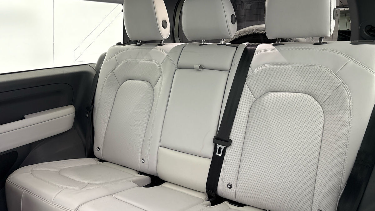 Land Rover Defender 90 Image 8