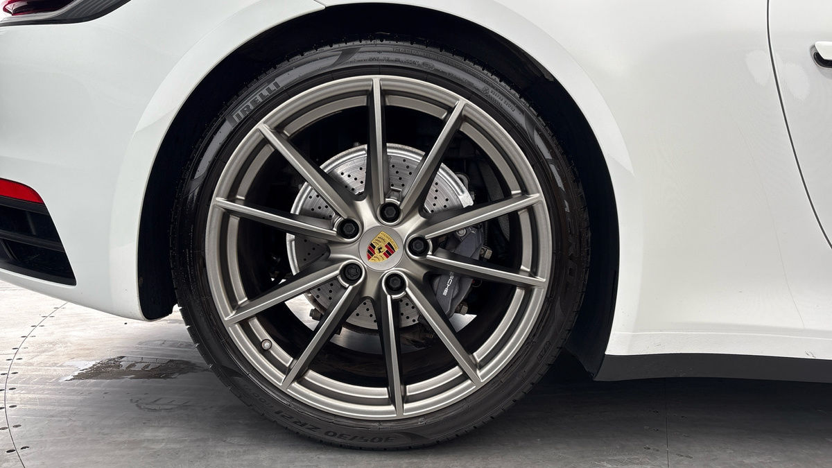 Porsche 911 Image 10