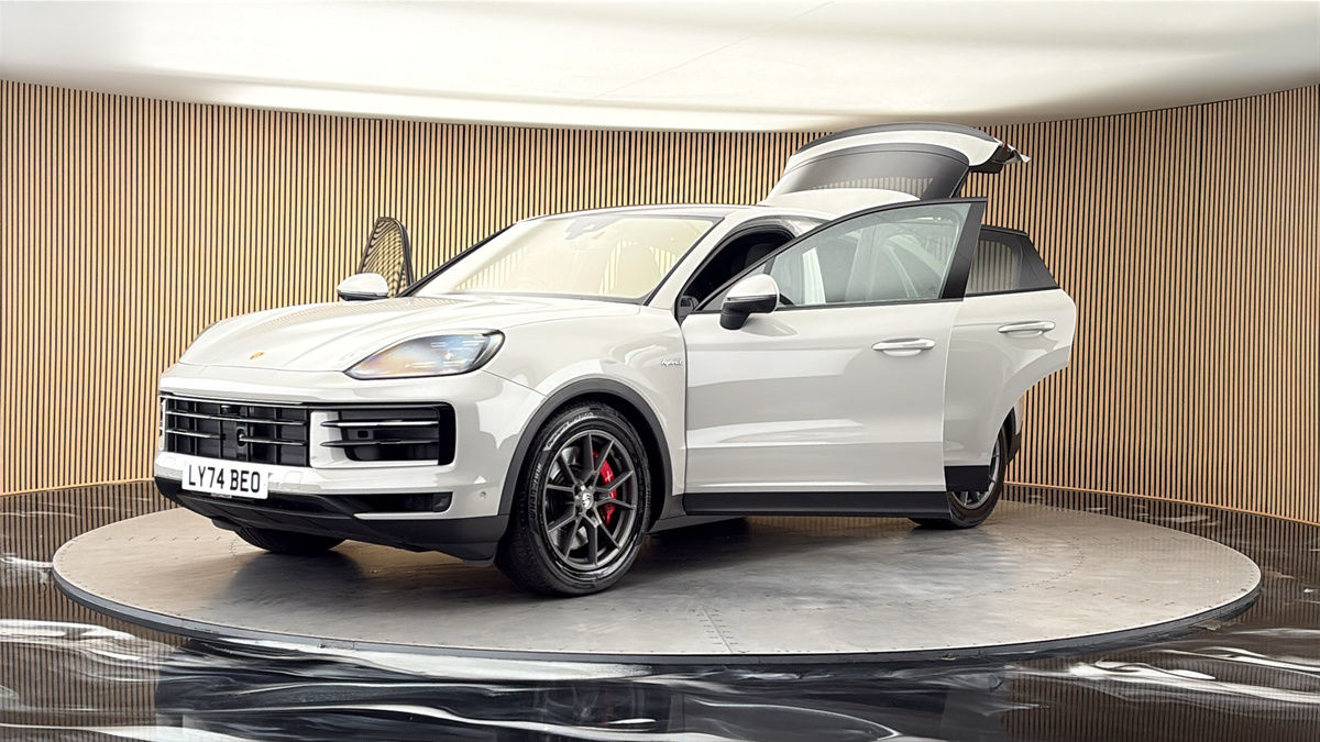 More views of Porsche Cayenne
