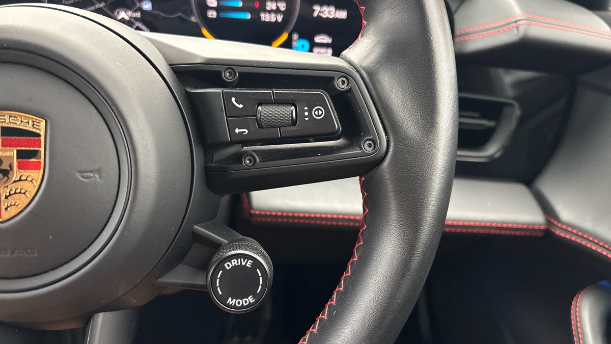 Porsche Taycan Image 14