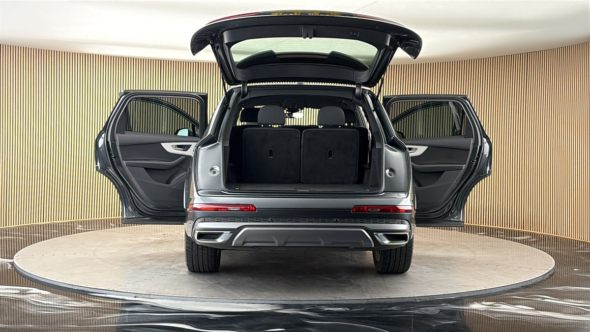 More views of Audi Q7
