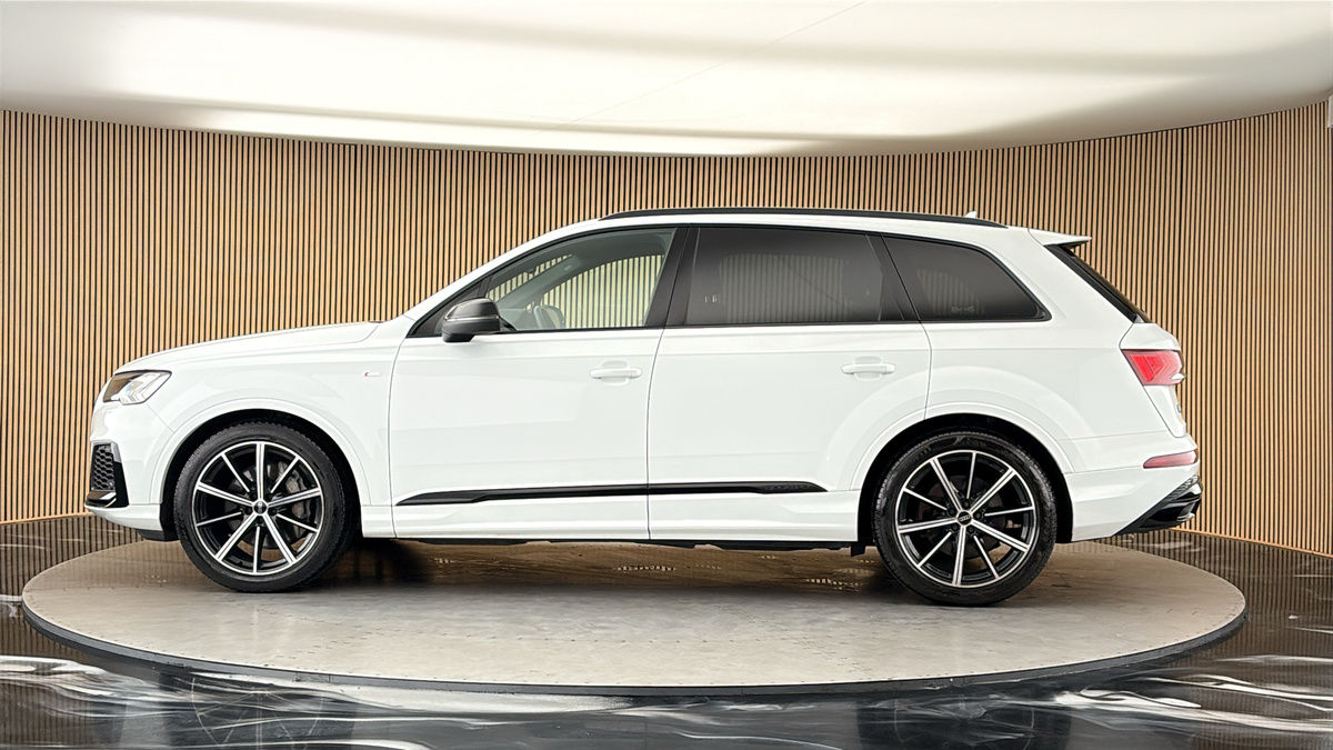More views of Audi Q7
