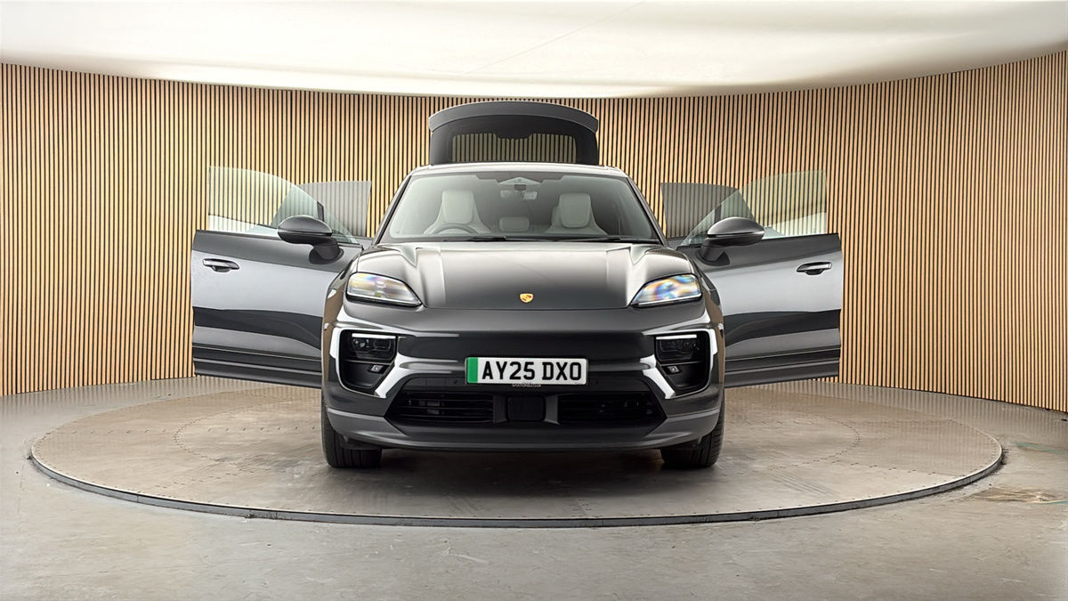 More views of Porsche Macan