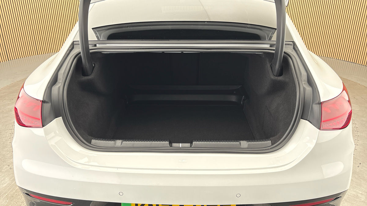 Mercedes-Benz EQE Image 11