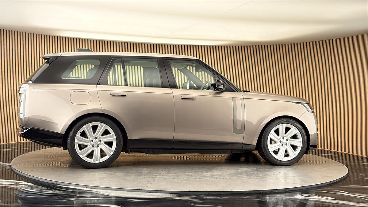 More views of Land Rover Range Rover