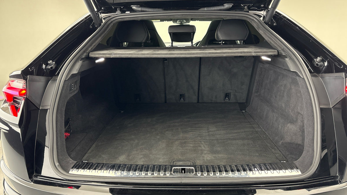 Lamborghini Urus Image 11