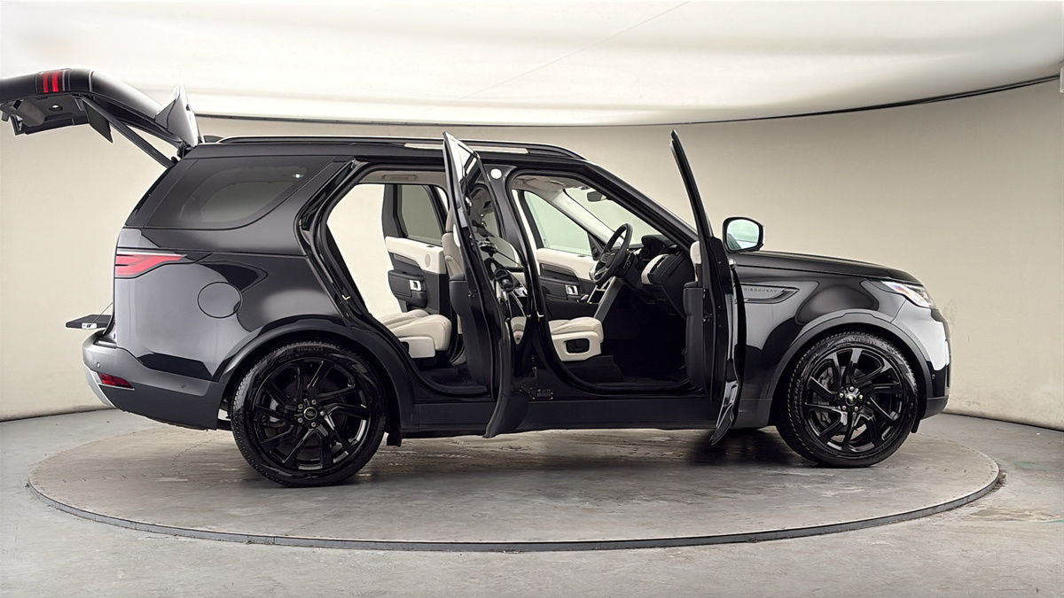 More views of Land Rover Discovery