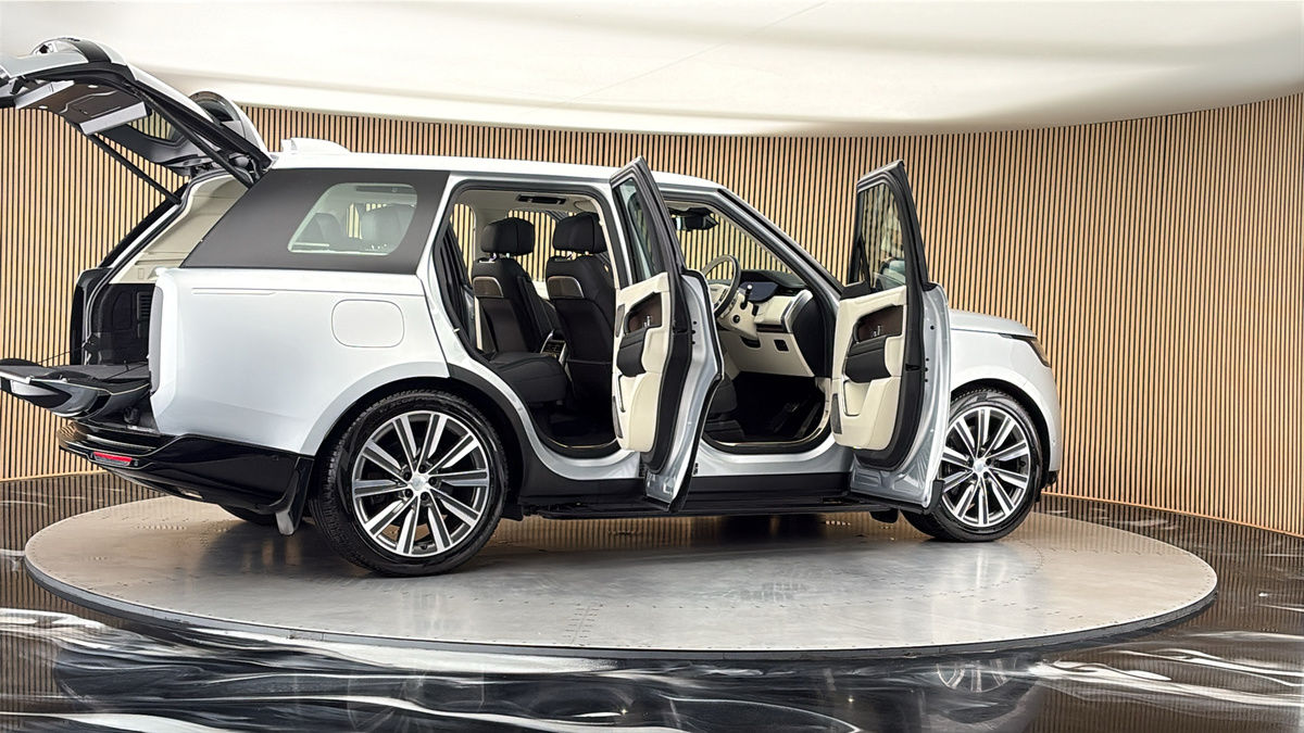 More views of Land Rover Range Rover