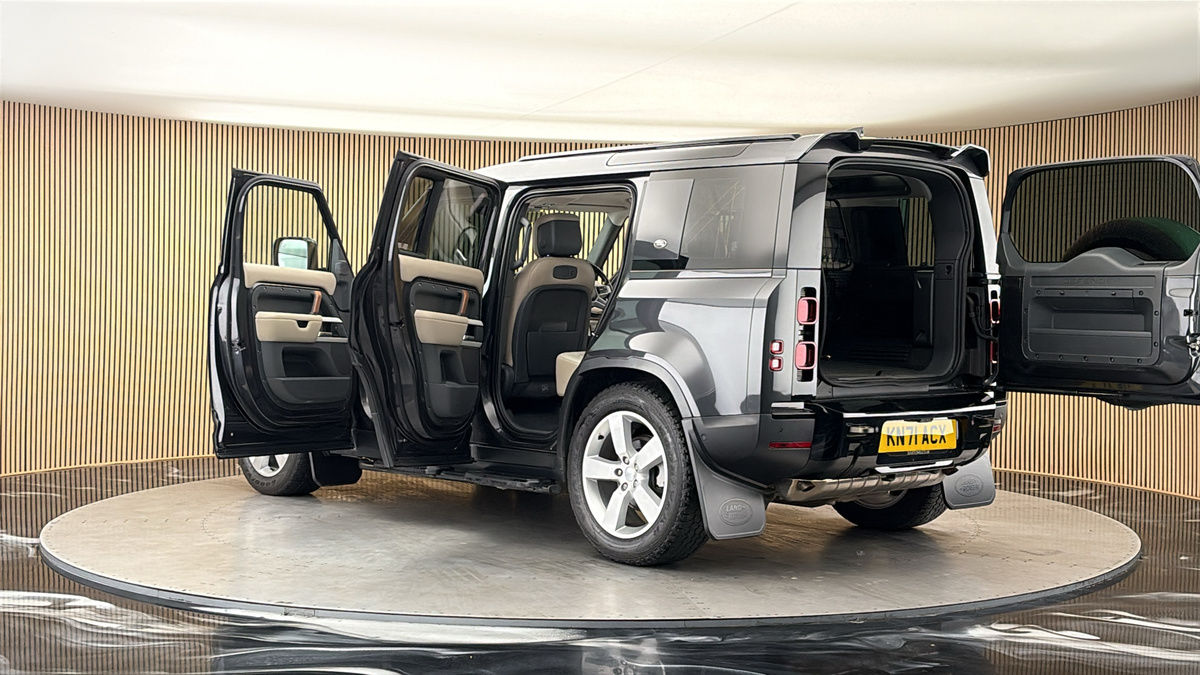 More views of Land Rover Defender 110