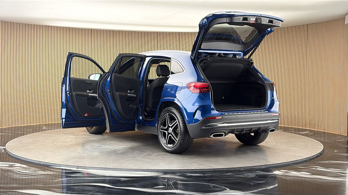 Mercedes-Benz GLA Image 23