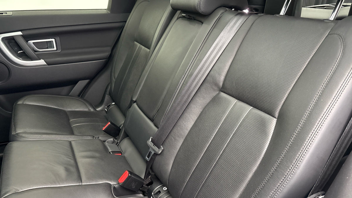 Land Rover Discovery Sport Image 8