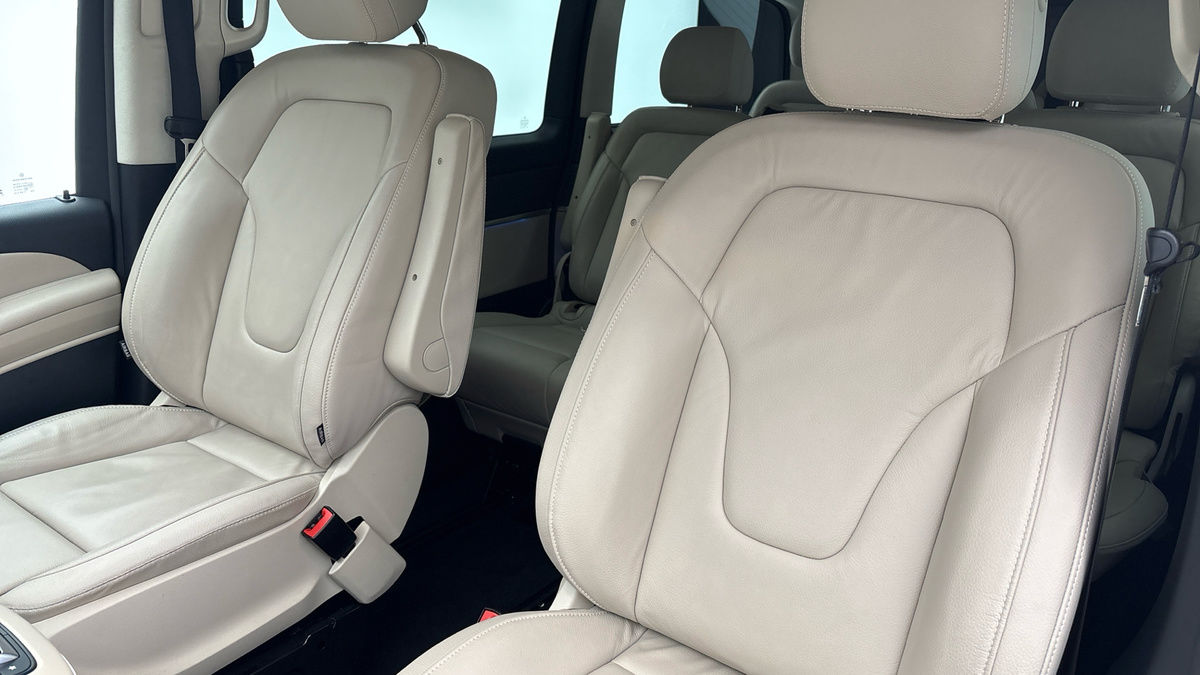 Mercedes-Benz V Class Image 7
