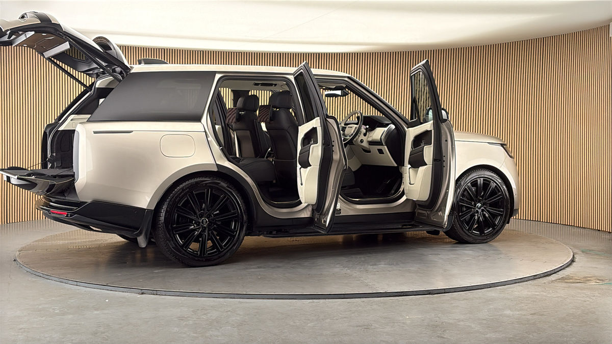 More views of Land Rover Range Rover