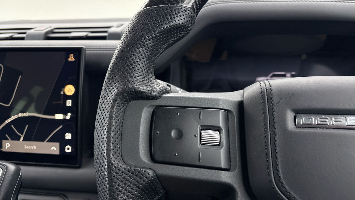 Land Rover Defender 110 Urban Image 31