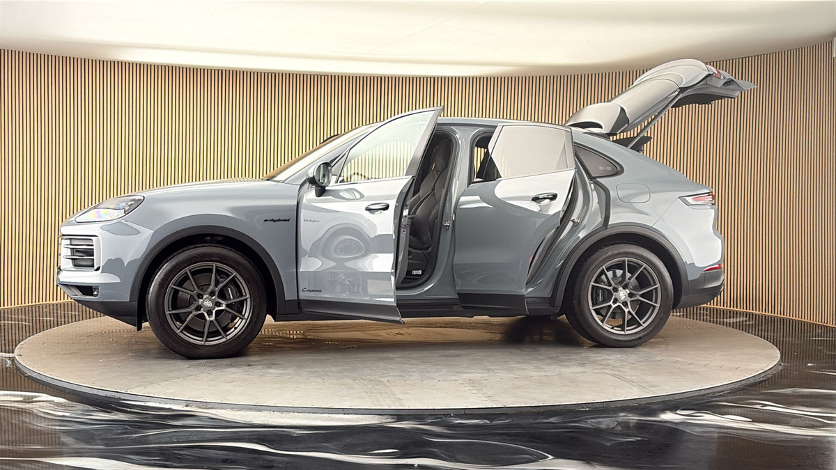 More views of Porsche Cayenne
