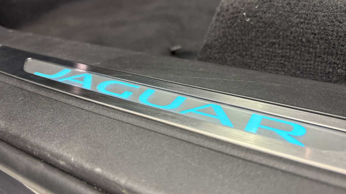 Jaguar F-PACE Image 6