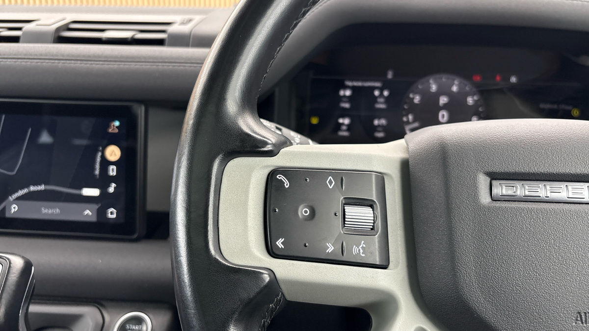 Land Rover Defender 90 Image 13