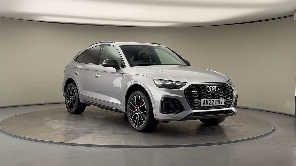 Audi Q5 Sticky Header Image