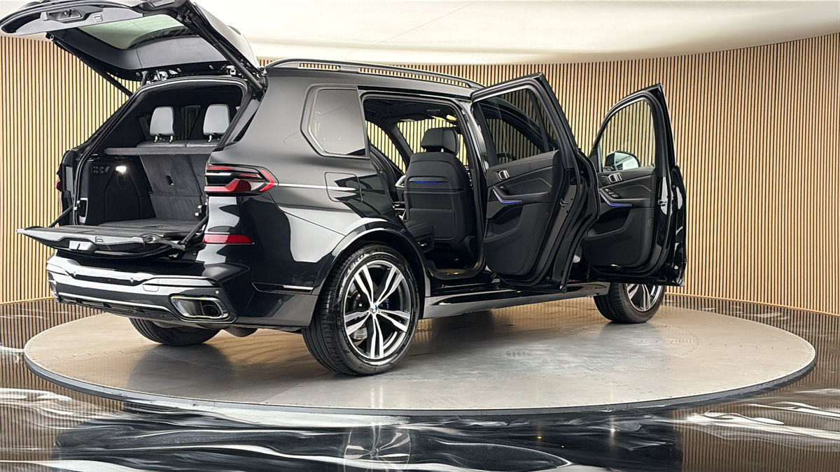 More views of BMW X7