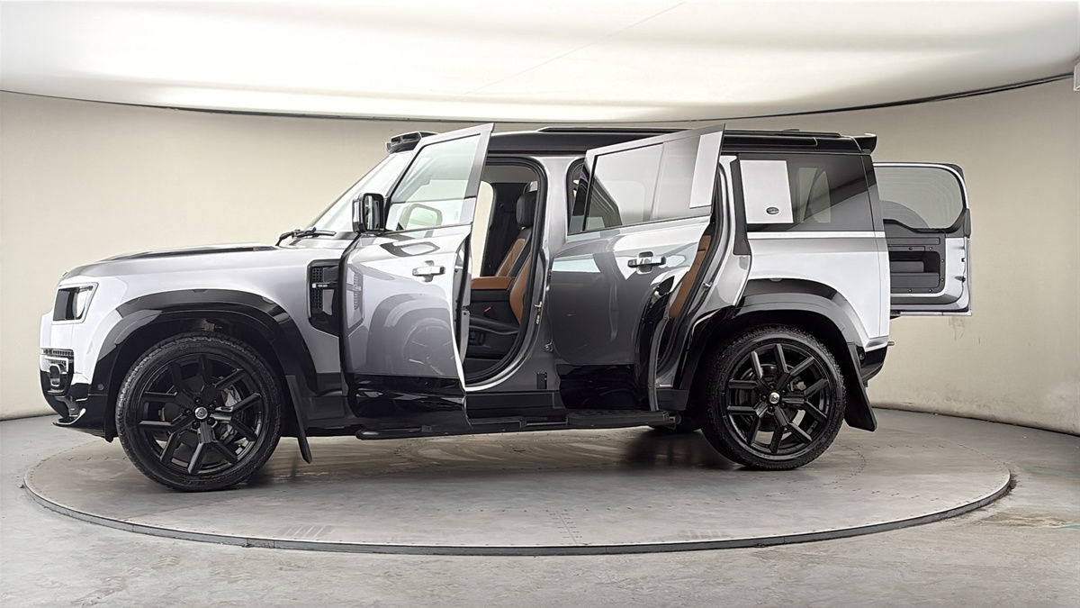 More views of Land Rover Defender 110