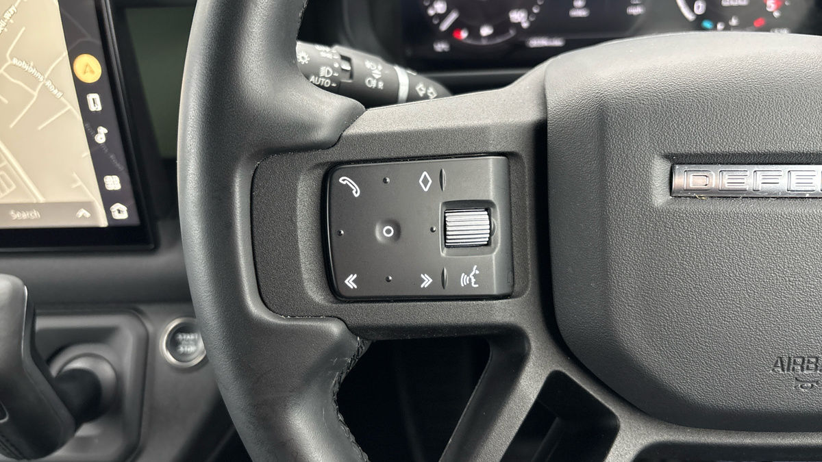 Land Rover Defender 90 Urban Image 13