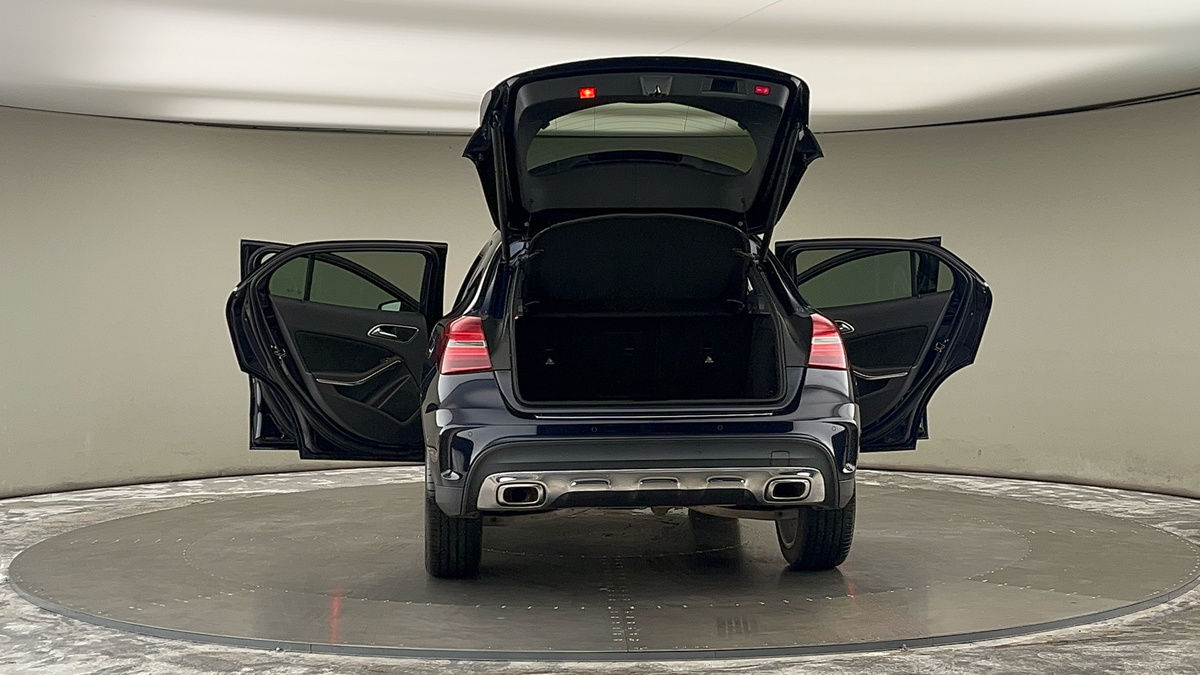 More views of Mercedes-Benz GLA