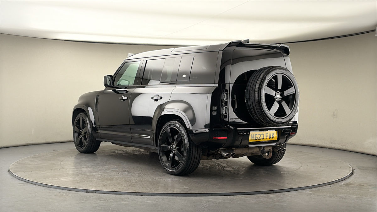 Land Rover Defender 110 Image 2