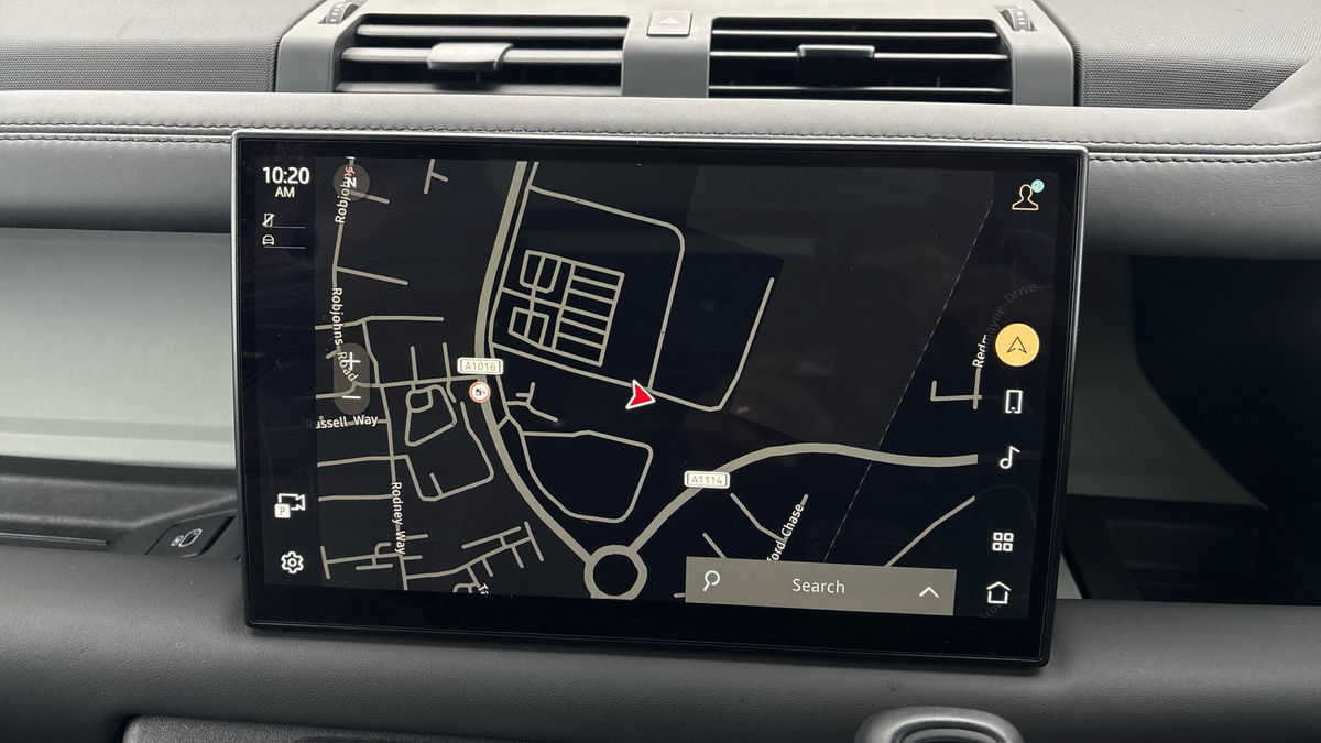 Land Rover Defender 110 Image 17