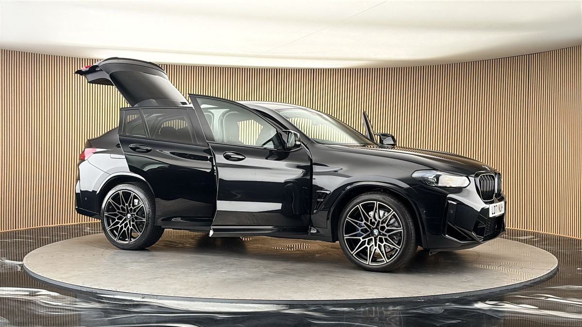 More views of BMW X4 M