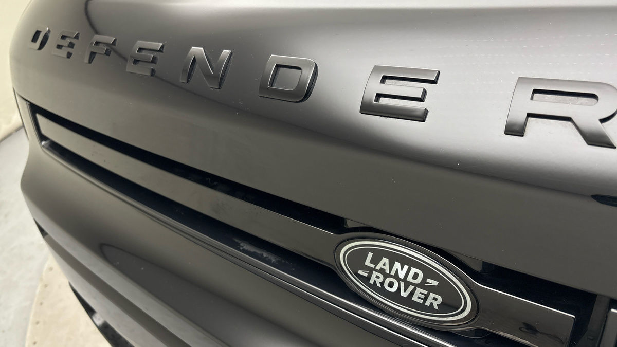 Land Rover Defender 90 Image 24