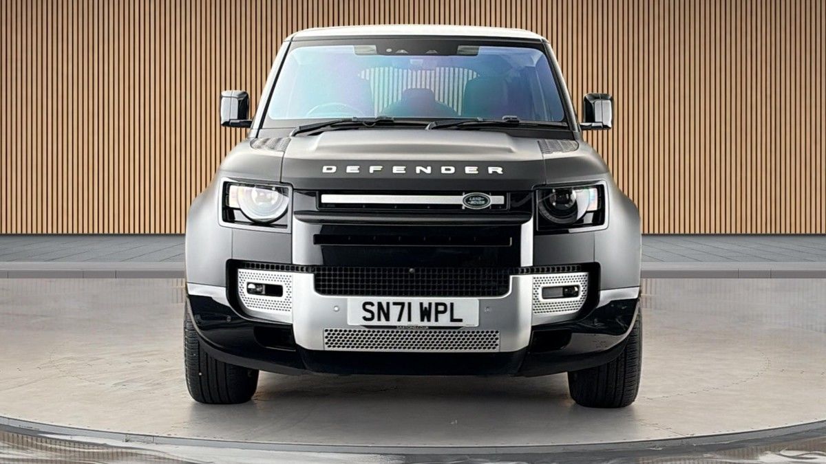 Land Rover Defender 110 Image 3
