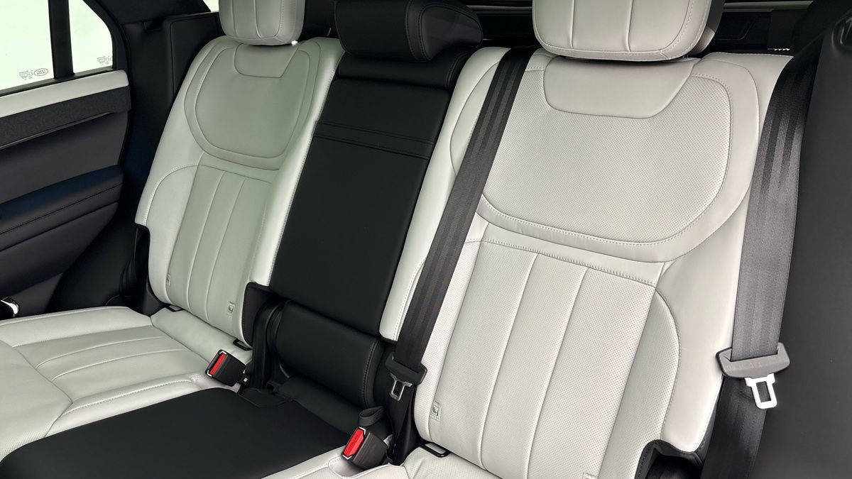 Land Rover Range Rover Sport Image 8