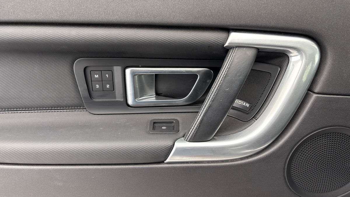 Land Rover Discovery Sport Image 19