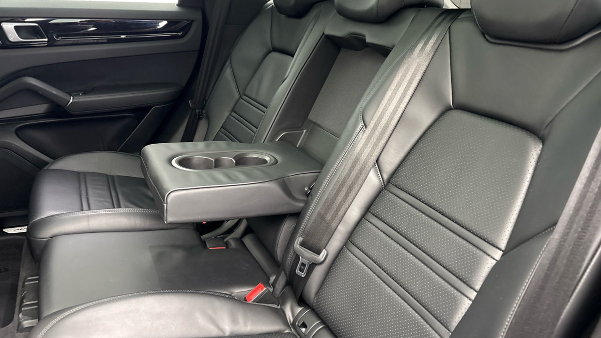 Porsche Cayenne Image 9