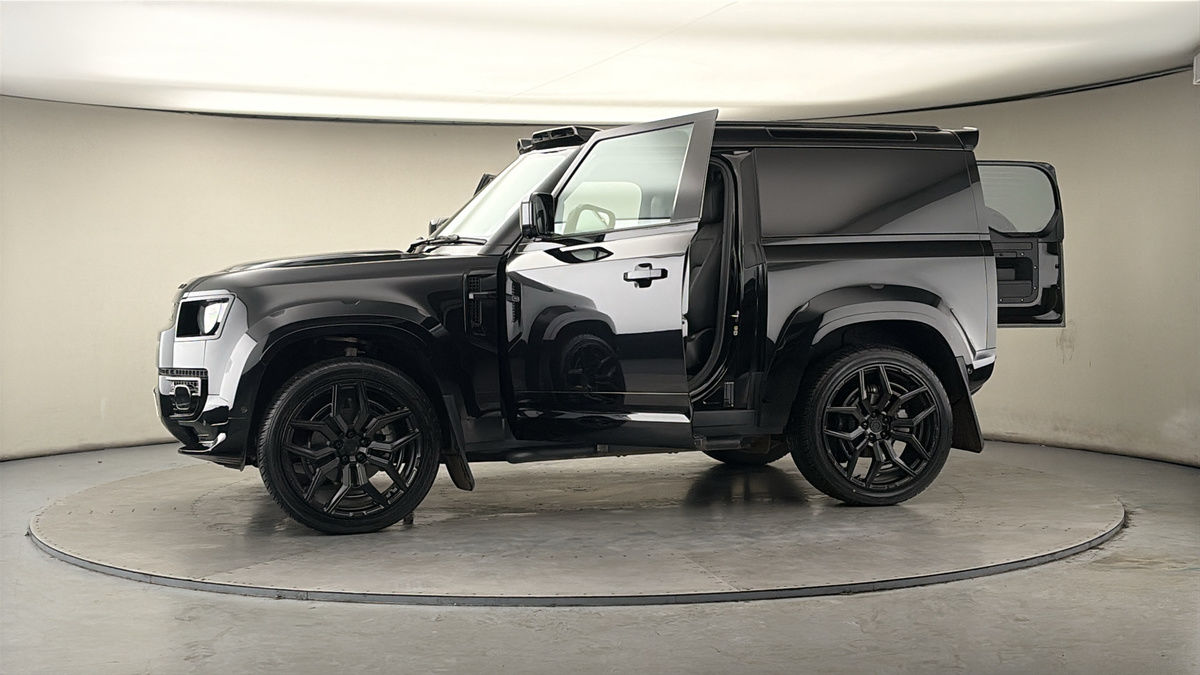 More views of Land Rover Defender 90