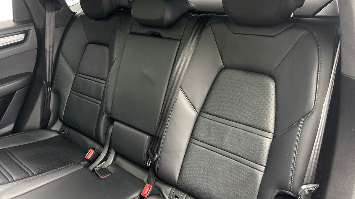 Porsche Cayenne Image 8
